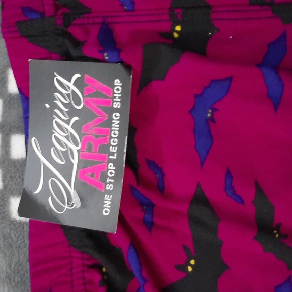 Legging Army NWT Purple and Black Bat Print Halloween Leggings PS 14-20 - Picture 7 of 7